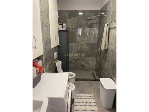 Tirane, shitet apartament 1+1+Ballkon Kati 7, 160 m² 168.000 € (Kthesa e Kamzes)