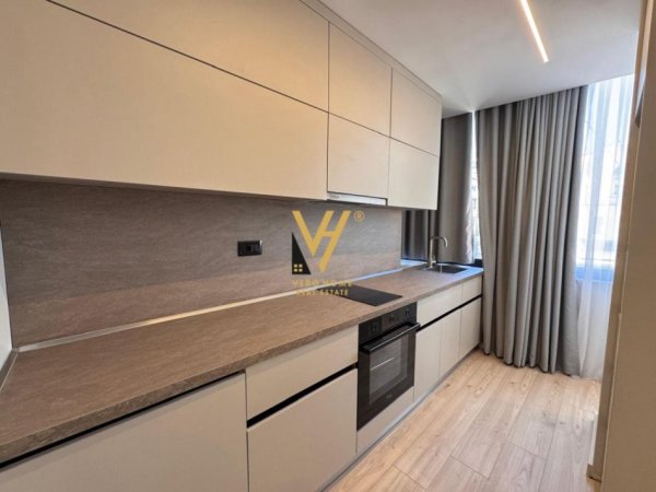 Tirane, jepet me qera apartament 3+1+Ballkon Kati 3, 112 m² 1.900 € (QENDER)