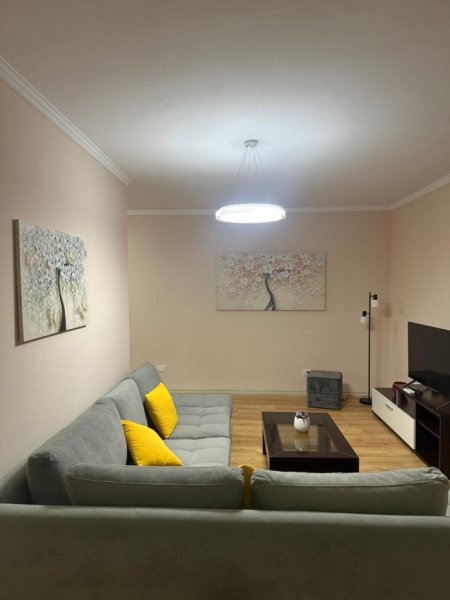 Tirane, jepet me qera apartament 2+1+Ballkon Kati 2, 81 m² 670 € (Rruga Studenti)