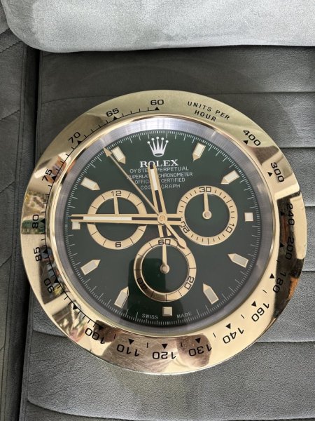 Tirane, shes SHITEN ORA MURI ROLEX DHE AUDEMARS PIGUET