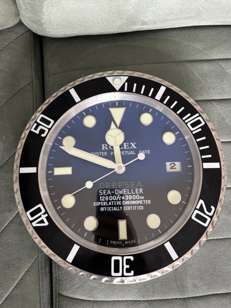 Tirane, shes SHITEN ORA MURI ROLEX DHE AUDEMARS PIGUET