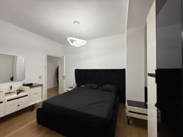 Tirane, shitet apartament 2+1 , 90 m² 150.000 € (prane universitetit europian)