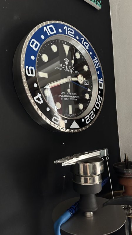 Tirane, shes SHITEN ORA MURI ROLEX DHE AUDEMARS PIGUET