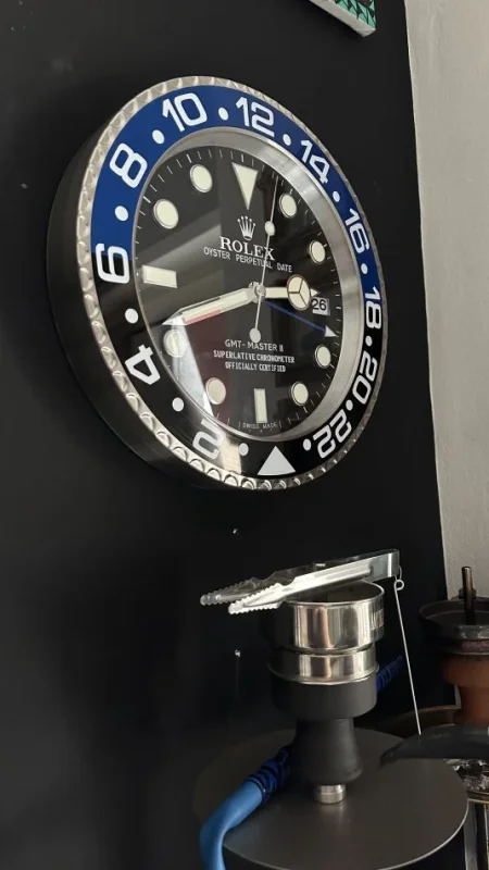 Tirane, shes SHITEN ORA MURI ROLEX DHE AUDEMARS PIGUET