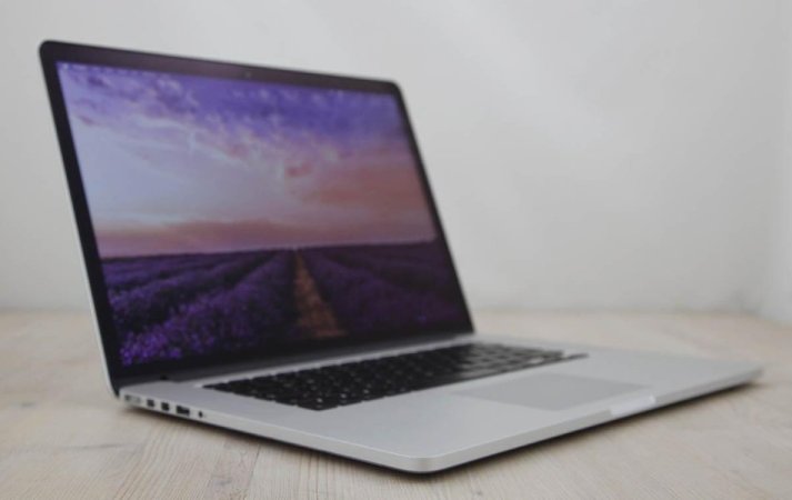 Tirane, shes Laptop Apple