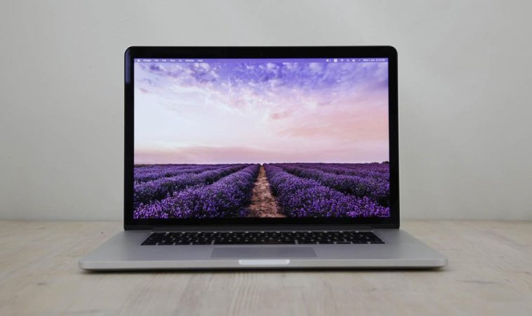 Tirane, shes Laptop Apple