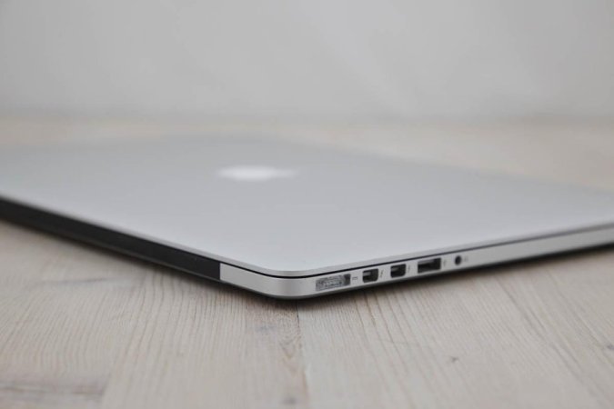 Tirane, shes Laptop Apple