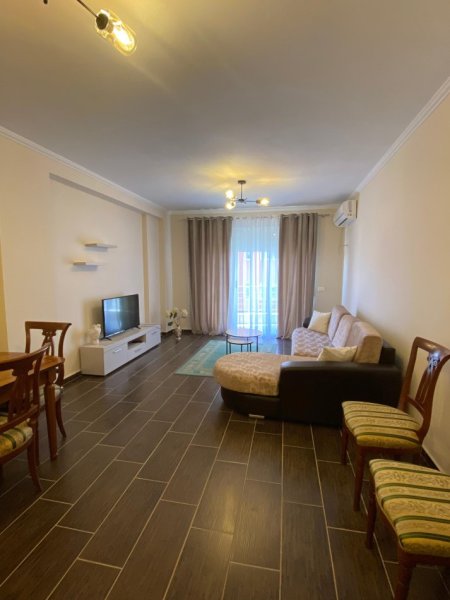 Tirane, jepet me qera apartament 2+1 , 110 m² 500 € 