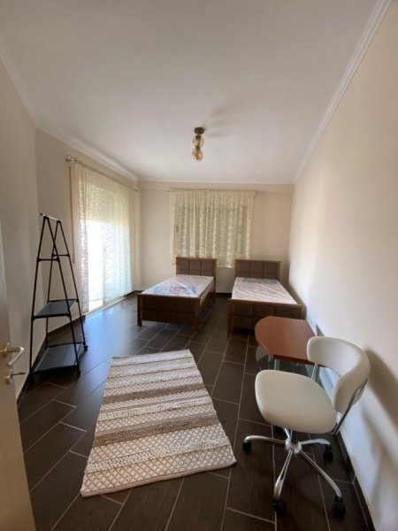 Tirane, jepet me qera apartament 2+1 , 110 m² 500 € 