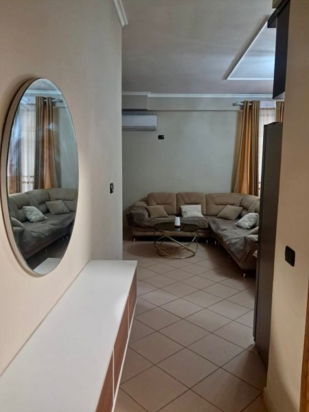 Tirane, jepet me qera 2+1 , 700 € (Kodra e Diellit, Rruga Bill Klinton)