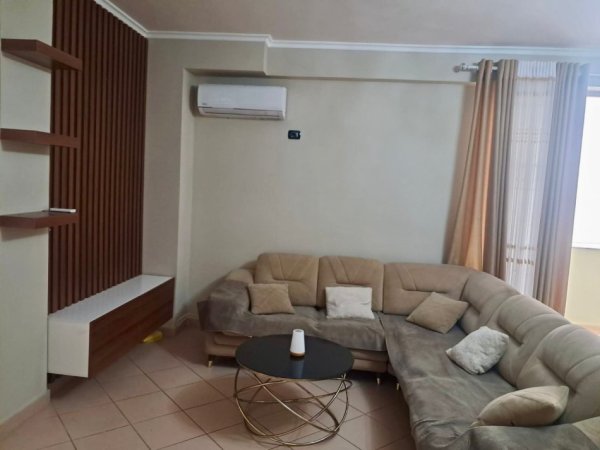 Tirane, jepet me qera 2+1 , 700 € (Kodra e Diellit, Rruga Bill Klinton)