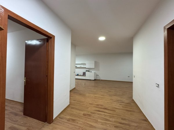 Shqiperi, jepet me qera apartament 2+1+Ballkon Kati 3, 120 m² 600 € (eco market)
