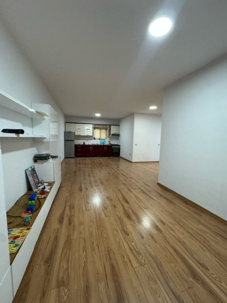 Shqiperi, jepet me qera apartament 2+1+Ballkon Kati 3, 120 m² 600 € (eco market)
