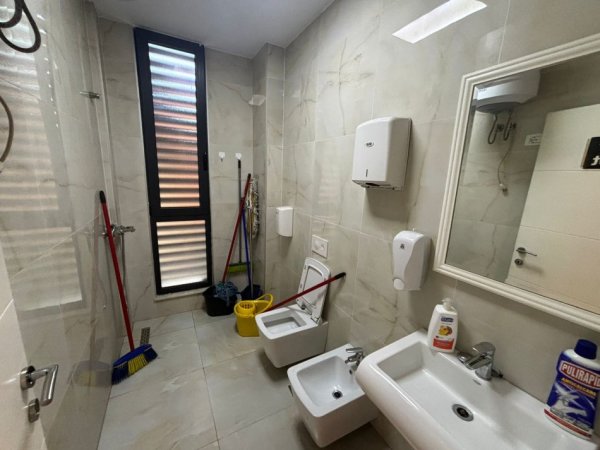 Tirane, jepet me qera , 317 m² 4.000 € 