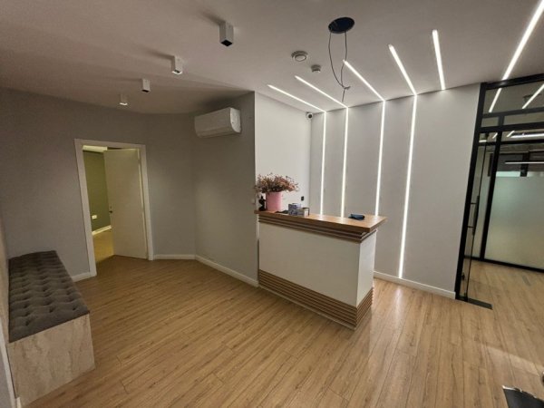 Tirane, jepet me qera , 317 m² 4.000 € 