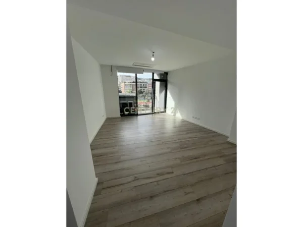 zyre me qera Kati 2, 70 m² 1.200 € (Lake View)