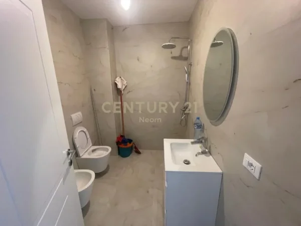 zyre me qera Kati 2, 70 m² 1.200 € (Lake View)