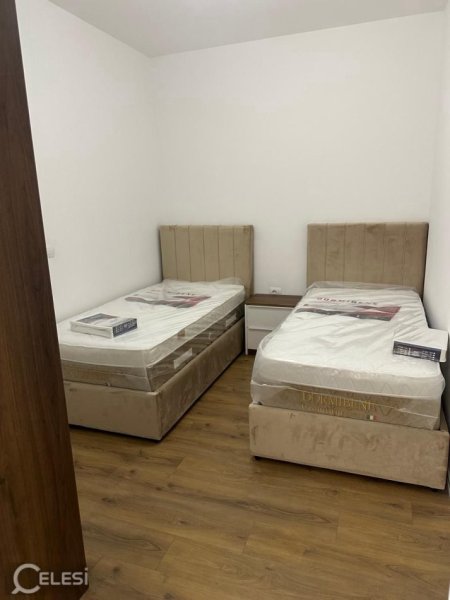 Tirane, jepet me qera apartament 2+1+Ballkon Kati 8, 85 m² 1.000 € (ZOGU I ZI)