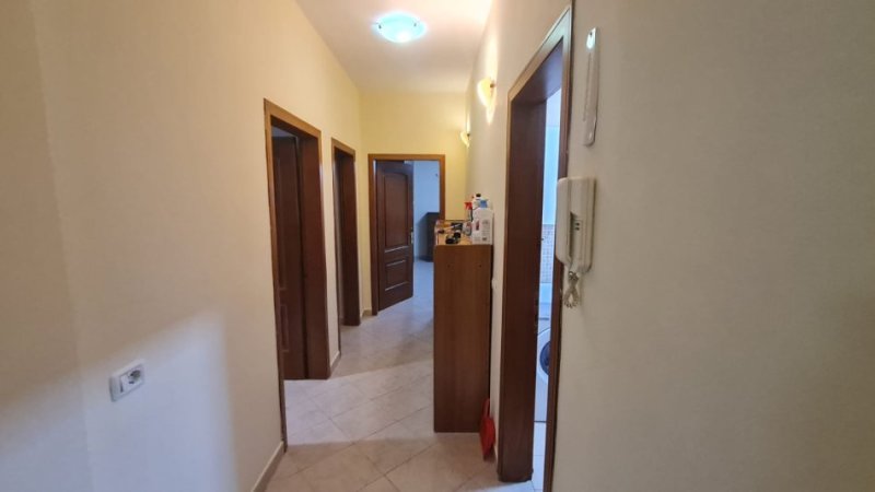 Tirane, jepet me qera apartament 2+1 Kati 4, 90 m² 800 € (Perballe Parlamentit)