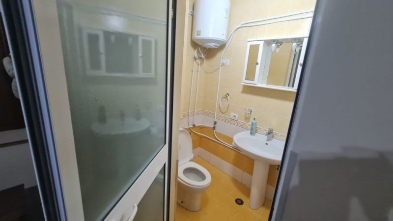 Tirane, jepet me qera apartament 2+1 Kati 4, 90 m² 800 € (Perballe Parlamentit)