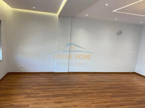 Tirane, jepet me qera zyre Kati 7, 146 m² 1.700 € (Zogu I Zi, Tirana Ring Center)