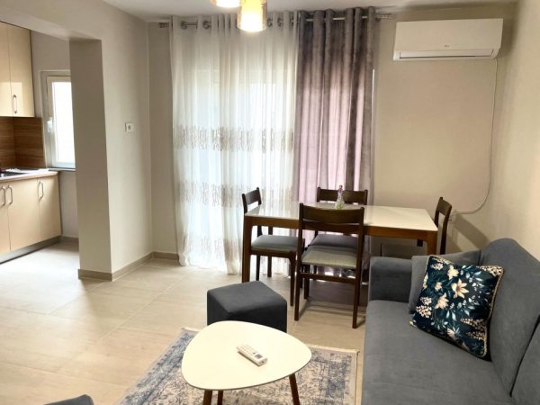 Tirane, jepet me qera apartament 3+1+Ballkon Kati 5, 100 m² 710 € (Rruga Fortuzi)