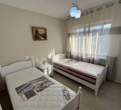 Tirane, jepet me qera apartament 3+1+Ballkon Kati 5, 100 m² 710 € (Rruga Fortuzi)