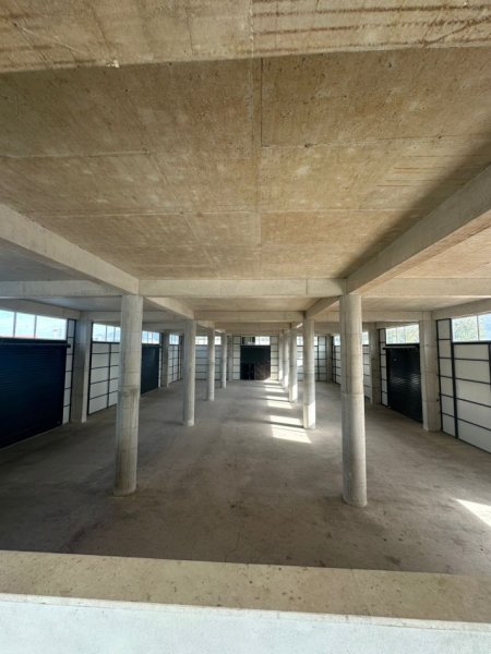 Tirane, jepet me qera ambjent biznesi , 3.500 m² 12.000 € PRANË TOP CHANNEL, KASHAR 📍