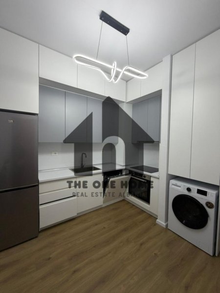 Tirane, jepet me qera apartament 1+1+Ballkon Kati 5, 70 m² 450 € (Ali Dem)