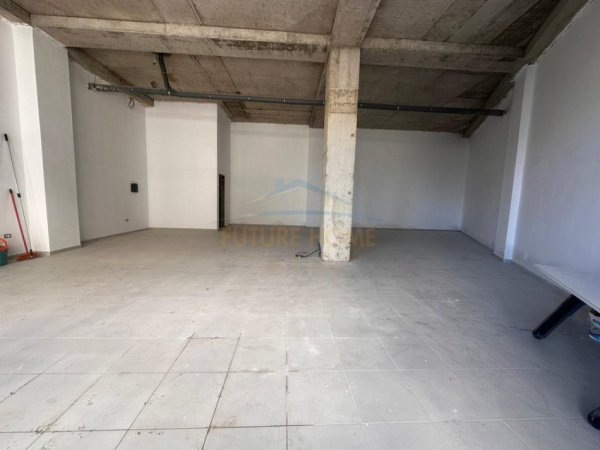 Tirane, jepet me qera ambjent biznesi Kati 0, 165 m² 1.800 € (Liqeni i thate)