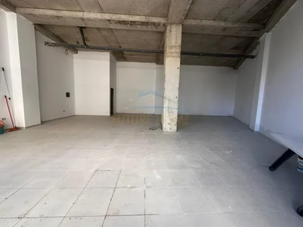 Tirane, jepet me qera ambjent biznesi Kati 0, 165 m² 1.800 € (Liqeni i thate)