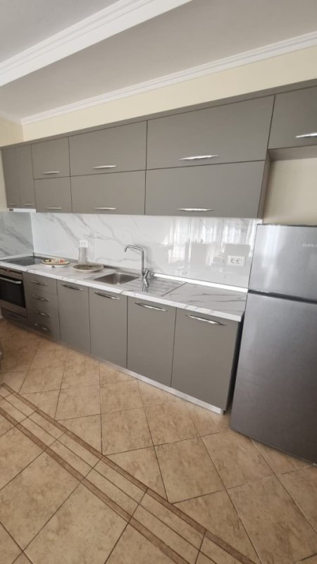 Jepet me Qira Apartament 2+1 tek Rruga e Dibrës,   500 €uro
