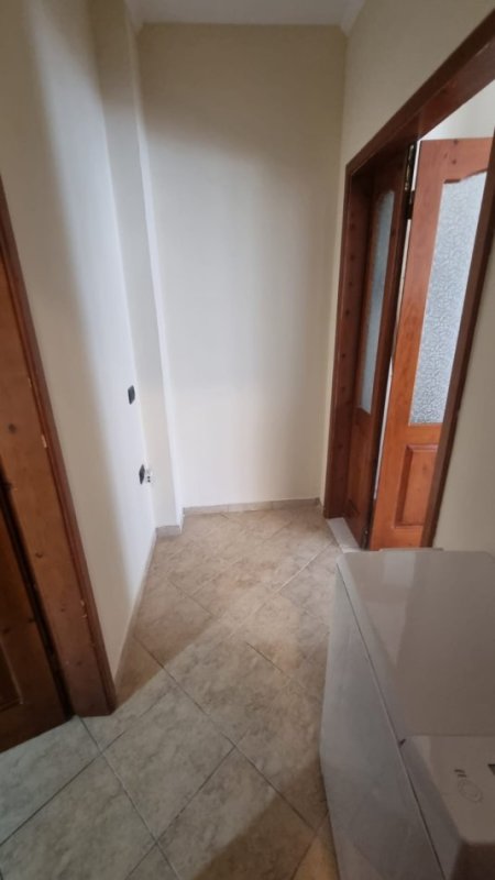 Jepet me Qira Apartament 2+1 tek Rruga e Dibrës,   500 €uro