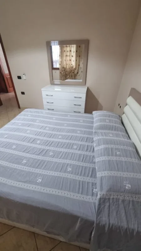 Jepet me Qira Apartament 2+1 tek Rruga e Dibrës,   500 €uro