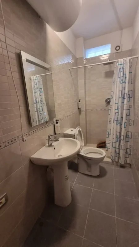 Jepet me Qira Apartament 2+1 tek Rruga e Dibrës,   500 €uro