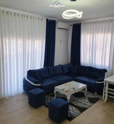 Tirane, jepet me qera apartament 1+1 Kati 4, 78 m² 500 € (Rruga Egnatia)
