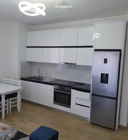 Tirane, jepet me qera apartament 1+1 Kati 4, 78 m² 500 € (Rruga Egnatia)