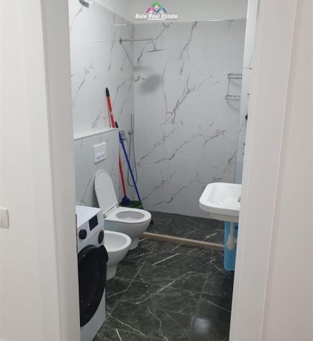 Tirane, jepet me qera apartament 1+1 Kati 4, 78 m² 500 € (Rruga Egnatia)