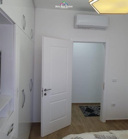 Tirane, jepet me qera apartament 1+1 Kati 4, 78 m² 500 € (Rruga Egnatia)