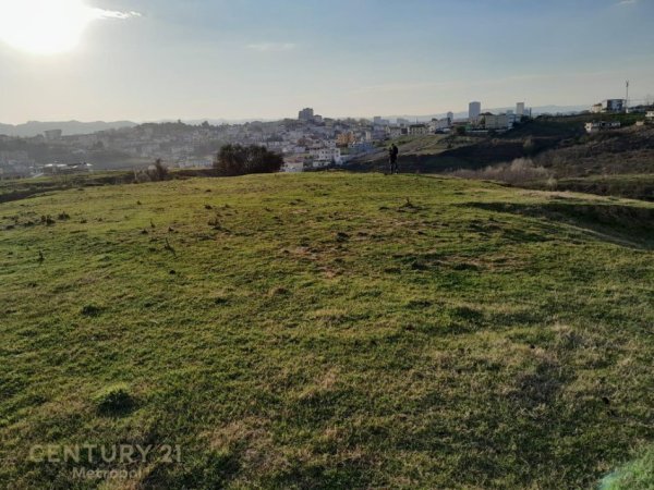 Tirane, shitet toke , 1.000 m² 155.000 € (Liqeni Farkes)