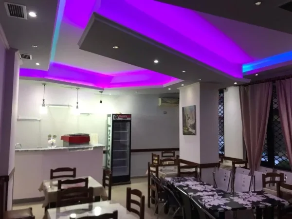 Tirane, jepet me qera lokal Kati 0, 48 m² 500 € (KINOSTUDIO)