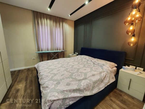Tirane, jepet me qera apartament 3+1+Aneks+Ballkon Kati 11, 114 m² 1.600 € (Rr. Barrikadave)