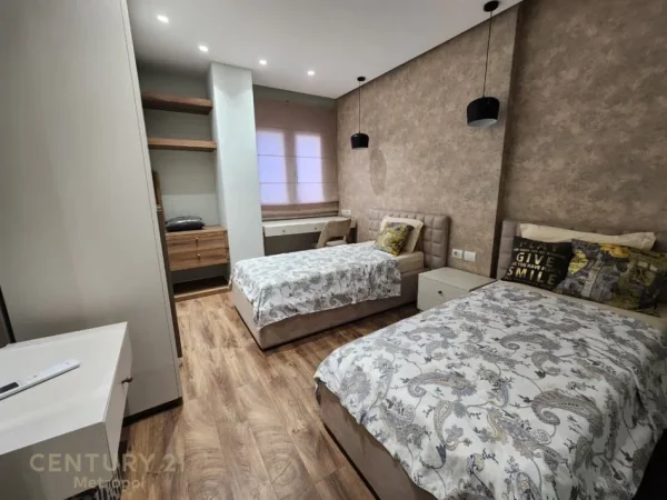 Tirane, jepet me qera apartament 3+1+Aneks+Ballkon Kati 11, 114 m² 1.600 € (Rr. Barrikadave)