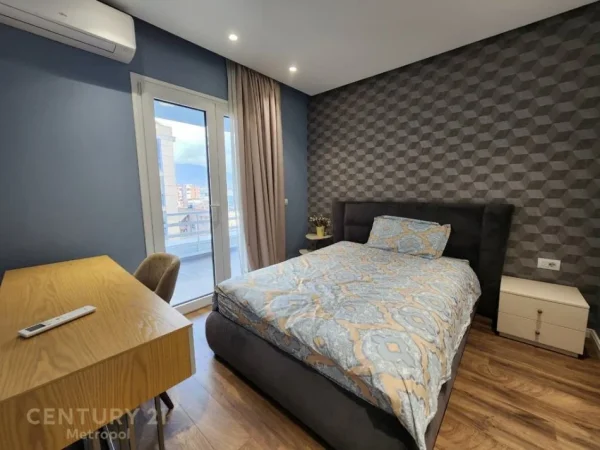 Tirane, jepet me qera apartament 3+1+Aneks+Ballkon Kati 11, 114 m² 1.600 € (Rr. Barrikadave)