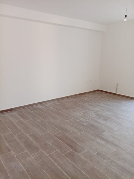 Jepet me Qera Apartament Bosh me kuzhine 2+1+2 tek Fundi i 5 Majit, 450 €URO