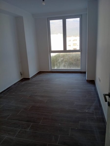 Jepet me Qera Apartament Bosh me kuzhine 2+1+2 tek Fundi i 5 Majit, 450 €URO