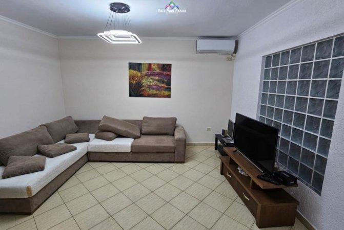 Tirane, jepet me qera apartament 2+1 Kati 4, 67 m² 550 € (Rruga Ferit Xhajko)