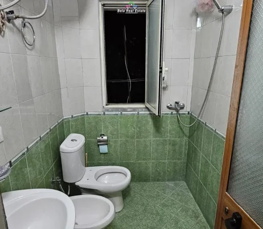 Tirane, jepet me qera apartament 2+1 Kati 4, 67 m² 550 € (Rruga Ferit Xhajko)