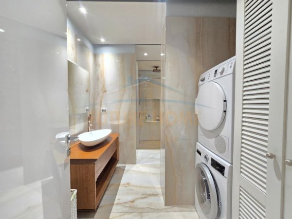 Tirane, shitet apartament 2+1+Aneks+Ballkon Kati 9, 190 m² (QENDER)