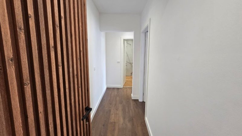 Tirane, jepet me qera apartament 2+1+Ballkon Kati 7, 110 m² 1.000 € (Rruga Mine Peza)